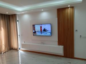 a living room with a television on a wall at La Juanita Bis in Praia