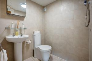 Koupelna v ubytování The Dovecote + 10 fotografií