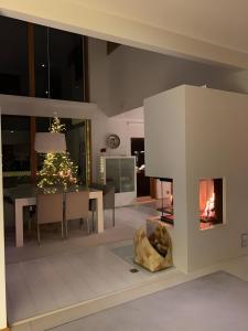 Imagine din galeria proprietății Luxury Riverside Villa w Magnificent River Views în Rovaniemi