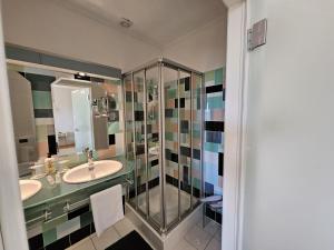 Un baño de Klein Holland