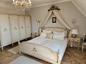 Una cama o camas en una habitación de Klein Holland