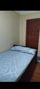Postel nebo postele na pokoji v ubytování Bahay ni Ate Rose