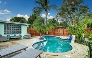 Kolam renang di atau dekat dengan Cozy home in Ft Lauderdale with a heated pool