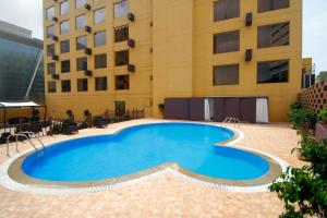 Bazén v ubytování Sterlings Mac Hotel nebo v jeho okolí