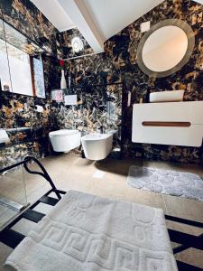 a bathroom with two sinks and a mirror at Casa Mugur in Sinaia +57 photos