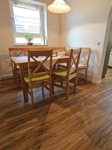 Fotografie z fotogalerie ubytování Gemütliche EG Wohnung nahe DAA, Würzburg, A3, A7, A81, in Fuchsstadt v destinaci Reichenberg