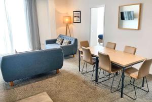 Istumisnurk majutusasutuses Ramada Suites by Wyndham Albany