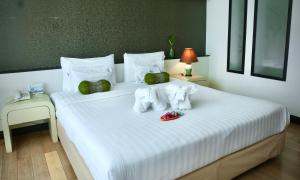 Ein Bett oder Betten in einem Zimmer der Unterkunft A-Te Chumphon Hotel - SHA Plus