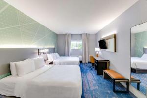 Postel nebo postele na pokoji v ubytování Comfort Inn & Suites Weston - Wausau