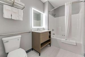 Koupelna v ubytování Comfort Inn & Suites Weston - Wausau