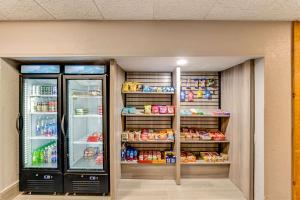 Supermarket nebo jiné obchody v  hotelu nebo okolí