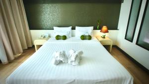 Ein Bett oder Betten in einem Zimmer der Unterkunft A-Te Chumphon Hotel - SHA Plus