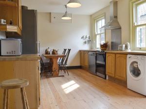 A kitchen or kitchenette at Croft House 