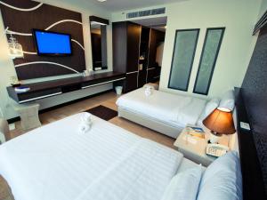 Ein Bett oder Betten in einem Zimmer der Unterkunft A-Te Chumphon Hotel - SHA Plus