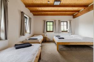 Letto o letti in una camera di Chata Bramberk