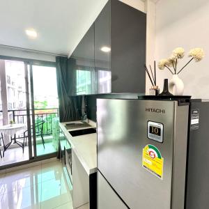 Kuchyň nebo kuchyňský kout v ubytování Arcadia Beach Continental 1BR Apt Mid-High Floor Pool View Cozy Vibes