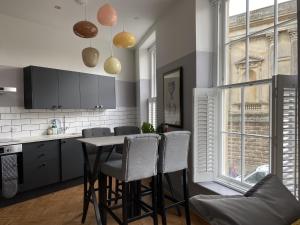 Kuchyň nebo kuchyňský kout v ubytování Roman Bath View, Bath Keys