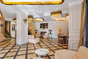 a living room with chairs and a table at Frt Airlines Hotel - Istanbul Airport in Arnavutköy