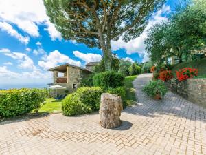 Κήπος έξω από το Apartment La Cupola- Tulipano by Interhome