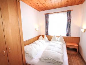 Ένα ή περισσότερα κρεβάτια σε δωμάτιο στο Apartment Voithofer-4 by Interhome