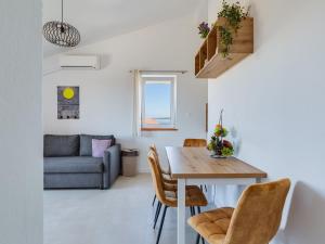 Ein Sitzbereich in der Unterkunft Apartment Bonex-2 by Interhome
