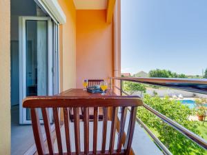 Ein Balkon oder eine Terrasse in der Unterkunft Apartment Bonex-2 by Interhome