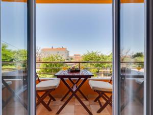 Ein Balkon oder eine Terrasse in der Unterkunft Apartment Bonex-2 by Interhome