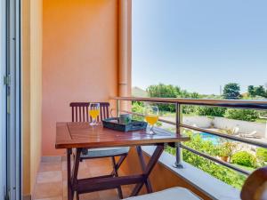 Ein Balkon oder eine Terrasse in der Unterkunft Apartment Bonex-2 by Interhome
