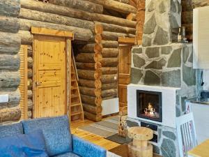 Posezení v ubytování Holiday Home Lomaylläs a 13 - hotellintie 1 a by Interhome