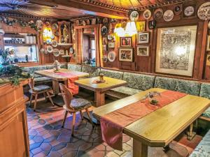 Restaurace v ubytování Apartment Olcherhof by Interhome