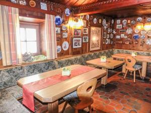 Restaurace v ubytování Apartment Olcherhof by Interhome