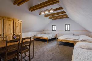 Letto o letti in una camera di Chata Bramberk