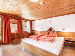 Postel nebo postele na pokoji v ubytování Apartment Olcherhof by Interhome