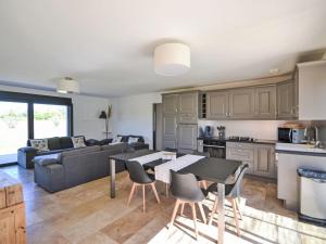 Kuchyň nebo kuchyňský kout v ubytování Holiday Home L'Oliveraie by Interhome