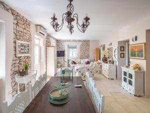 Posezení v ubytování Holiday Home Villa Mo-Re by Interhome + 37 fotografií