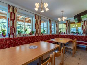 Restaurace v ubytování Apartment Karlspitz by Interhome