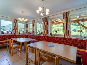 Restaurace v ubytování Apartment Karlspitz by Interhome