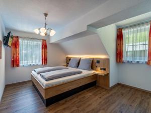 Postel nebo postele na pokoji v ubytování Apartment Karlspitz by Interhome