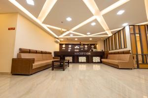 a waiting room with couches and a hair salon at Hotel Rifaya in Porto Novo