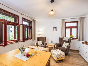 Un lugar para sentarse en Apartment Olšina by Interhome