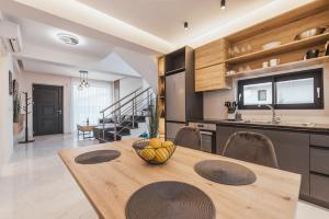 Η κουζίνα ή μικρή κουζίνα στο Villa Infinity Ena