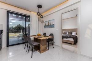 Ένα ή περισσότερα κρεβάτια σε δωμάτιο στο Villa Infinity Ena