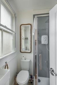 Koupelna v ubytování Time and Tide - Charming two bedroom seaside escape