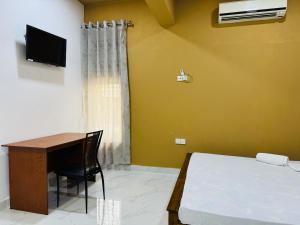 Uma televisão e/ou sistema de entretenimento em Havelock City Hostel, Colombo