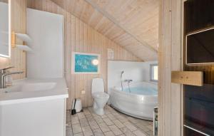Koupelna v ubytování Holiday Home Norges Fjelde Fanø Xii