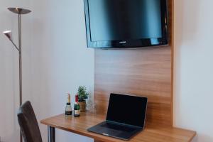 TV a/nebo společenská místnost v ubytování Hotel Andra München