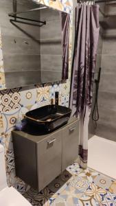 Koupelna v ubytování Airport Accommodation Bedroom with your own private Bathroom Self Check In and Self Check Out Air-condition Included