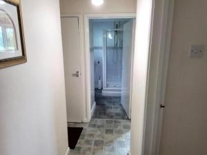 Ένα μπάνιο στο Kingfisher Cottage Newcastle Emlyn +9 φωτογραφίες