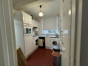 Gallery image of 303 Upminster Road North in Rainham