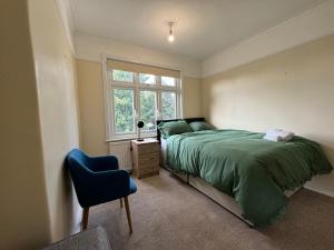 Gallery image of 303 Upminster Road North in Rainham +25 photos